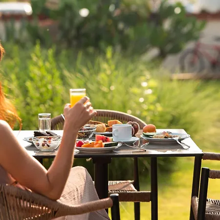 Pontos 3* سارتي